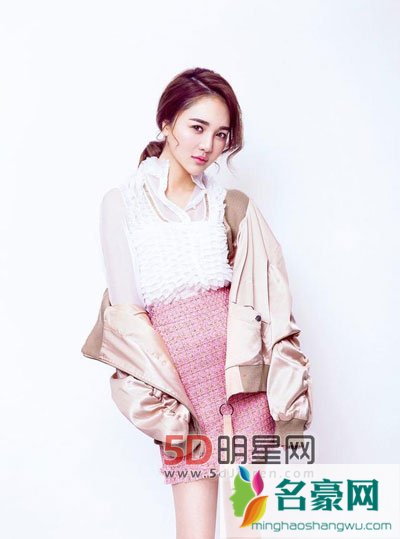 靳东现实生活中的妹妹是谁 靳东现在的片酬是多少