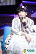 张艺兴赴韩国现身金钟铉灵堂 申世景不畏流言为前男友吊唁