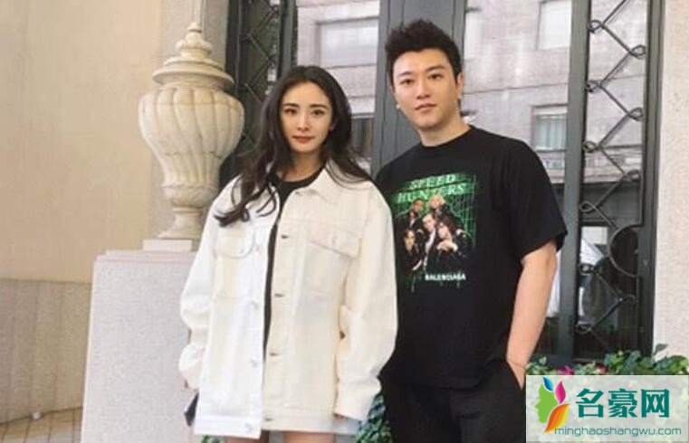 杨幂与男子亲昵合照