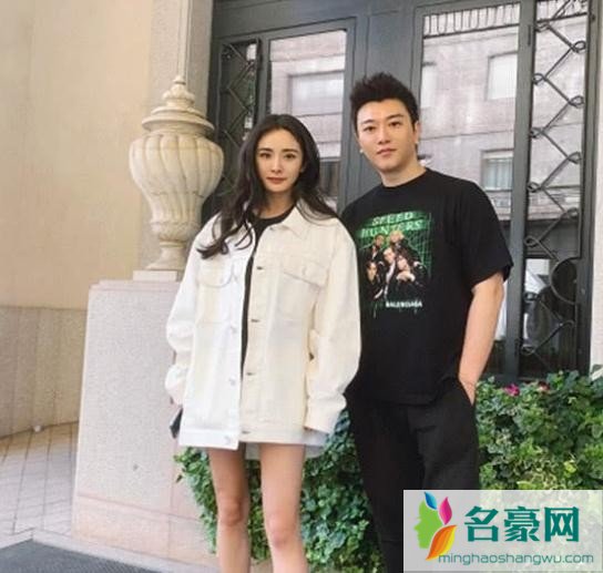 杨幂与男子亲昵合照