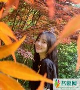 李小璐分享生活美照 对着镜头甜笑满屏的少女风