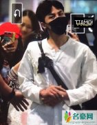 权志龙香港演唱会遭遇台风 携父母乘机离港