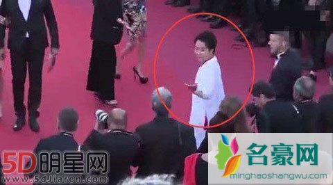 李玉刚穿百蝶衣惊艳亮相戛纳红毯 正面回应质疑身兼文化交流重任