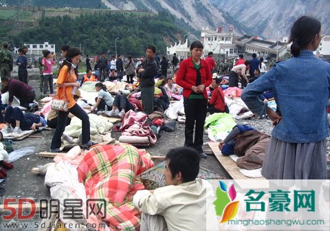 张歆艺回忆汶川地震父母失联八小时 黄晓明林俊杰暖心助力灾后儿童