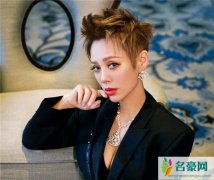 王泽浩掀衣服露腹肌撩宁静 结果反被宁静撩