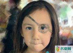 黄磊给多妹化海盗妆 左眼画上一只眼镜实力cos海盗
