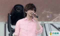 50岁周传雄近照曝光 身体暴瘦网友直呼认不出来了