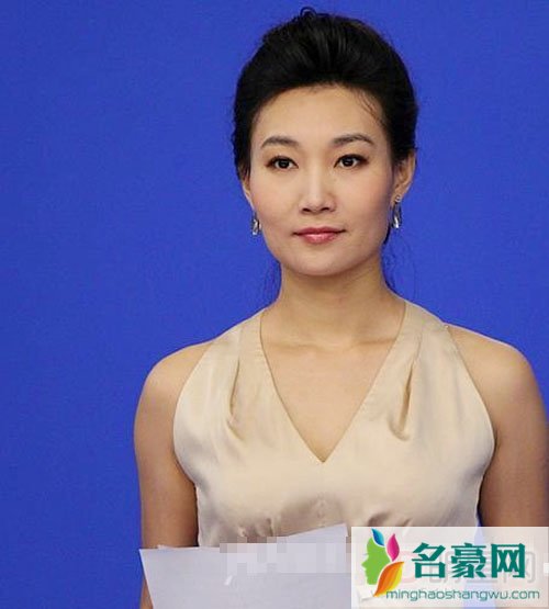 央视李梓萌是不是戴了假发 李梓萌不戴假发时的样子