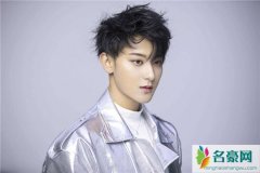 黄子韬晒徐艺洋红毯造型 黄子韬徐艺洋什么关系