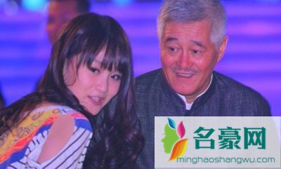 赵本山女儿球球和赵一楠分别在哪里直播 球球整容了吗