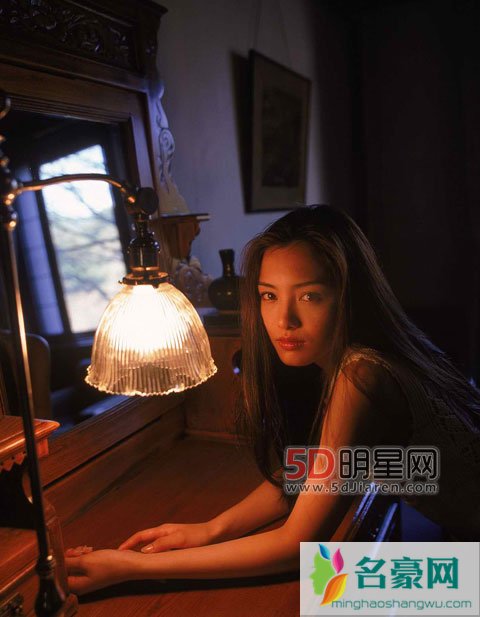 仲间由纪惠出席乐园记者会 仲间由纪惠身材发福疑怀孕