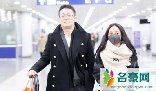 姚笛手捧鲜花获经纪人证实成功被富二代男友求婚 网友的评论亮了