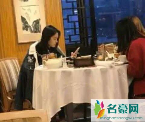 鞠婧祎再次被爆耍大牌 因为番位在于朦胧之后故意迟到3小时