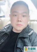 岳云鹏发微博呼吁文明乘机 机舱内有旅客脱鞋还公放京剧