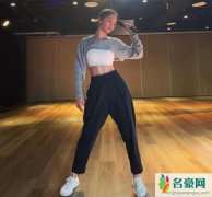 杨丞琳晒照炫腹 杨丞琳：它一直都在只是鲜少见客