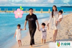 吴佩慈一家5口曝光 一家人在沙滩上漫步画面温馨