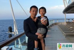 汪小菲儿子正面照 两父子长相相似颜值盖过了爸爸