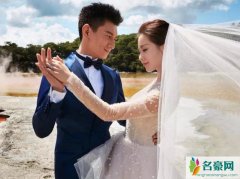 吴奇隆被女粉丝挽手 提醒粉丝松手同时不忘秀恩爱