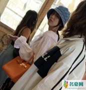 黄圣依嫌弃网友 被邀请拍照却嫌弃对方抛白眼