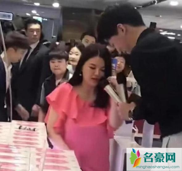 李湘近照腰大如箩