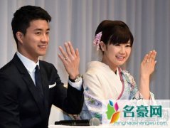 福原爱成中国媳妇 与江宏杰结婚秀钻戒