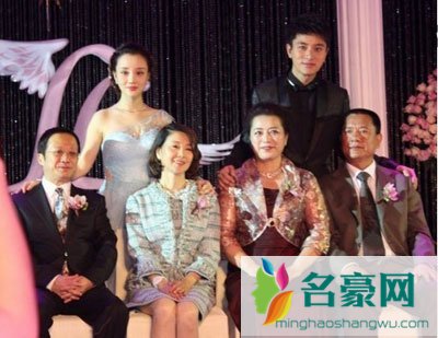 演员李小璐母亲身世曝光 李小璐父亲母亲离婚