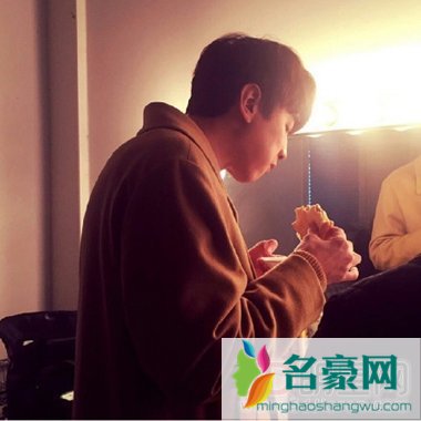 李光洙开通SNS两天粉丝突破30万 展现“亚洲小王子”的高人气