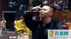 李尔新扔了GAI给的链子是怎么回事？如何看待李尔新扔链子这个行为