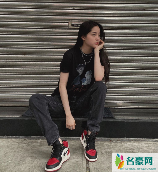 周雨彤同款耐克鞋图片 中国鞋头女明星有哪些