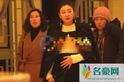 相声界的吴彦祖曹云金要当爹啦 女友唐菀大肚现身发福不少