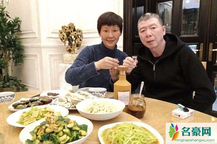 网友偶遇冯小刚徐帆夫妇