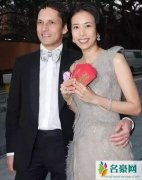 莫文蔚陪老公度假 直言牵手共度时光好好珍惜