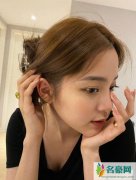 欧阳娜娜尝试新发色 将黑发染成黄色略显知性成熟