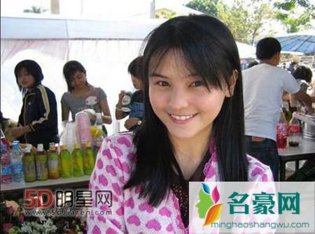 李海娜aom整容了吗 李海娜aom整容前照片