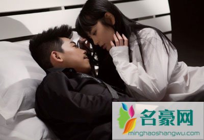 苏桃和沈默尘床上戏 无心和苏桃睡了吗