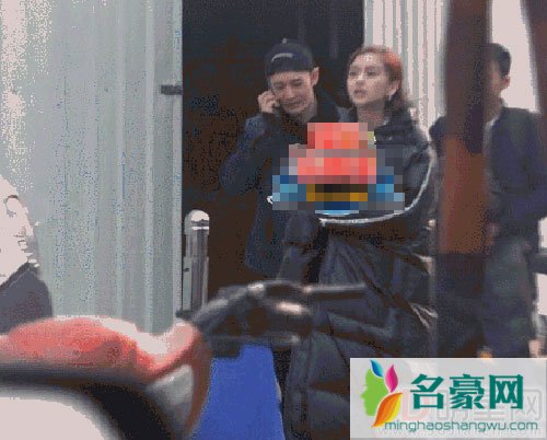 黄晓明带小海绵探班baby 网友：baby真乃人生赢家