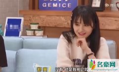 郑爽带爱犬磨牙 直言这样可以让狗狗看来不那么凶