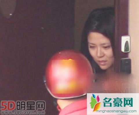 陈学冬回应新恋情一脸懵 与女友宿醉视频再被翻