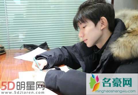 TF家族王源没整他却整了 刘俊昊被公司带整容不通知家长