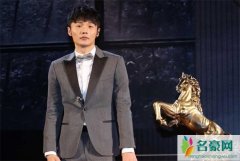 李荣浩怎么火起来的 小眼睛长得不帅却能红透半边天