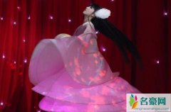 小彩旗春晚转圈视频 小彩旗进军娱乐圈为什么没有新消息