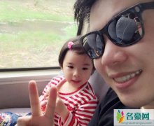 黄毅清示爱黄奕 黄毅清罕见示爱黄奕事出反常必有妖