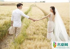 贾静雯修杰楷婚纱照 贾静雯风韵犹存背影也撩人