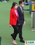 李嘉欣许晋亨同框 二人全程十指紧扣恩爱和谐