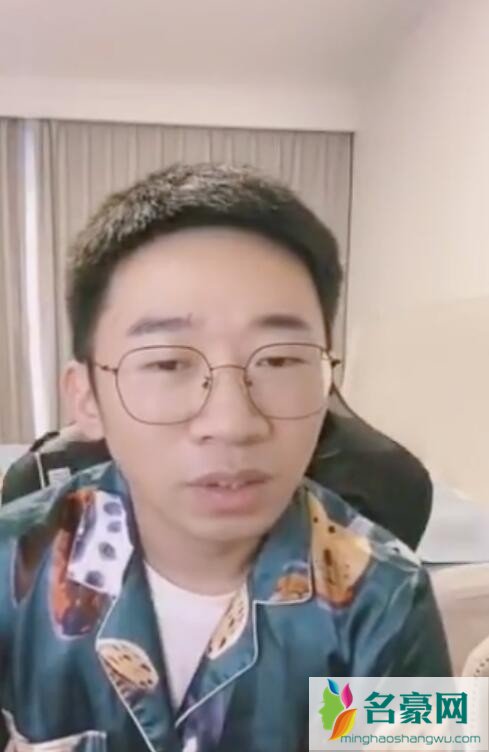 杨迪家中墙皮脱落