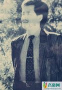 赵本山30年前旧照曝光 头发乌黑整齐帅气又时尚