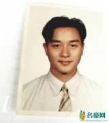 张国荣证件照罕见曝光 网友：这到底是什么神仙颜值