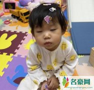 我的小尾巴心儿是谁的孩子？才18个月懂事到让人心疼