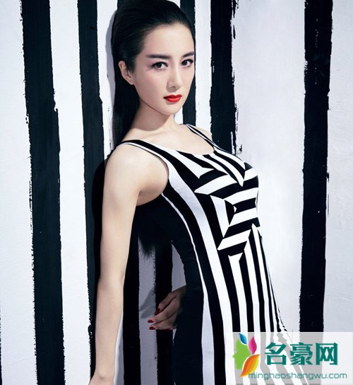 李依晓是谁的女儿 李依晓被谁的狗咬伤