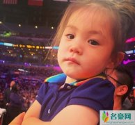陈冠希晒女儿装酷卖萌照 陈冠希痛改过往恶习成国民奶爸